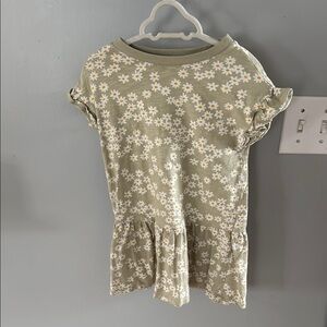 Floral Kids Top in Green. Little co. 5t 💕